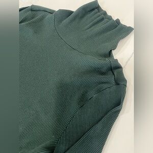 Old Navy Ribbed Dark green long sleeve Turtle neck
Women’s 3X